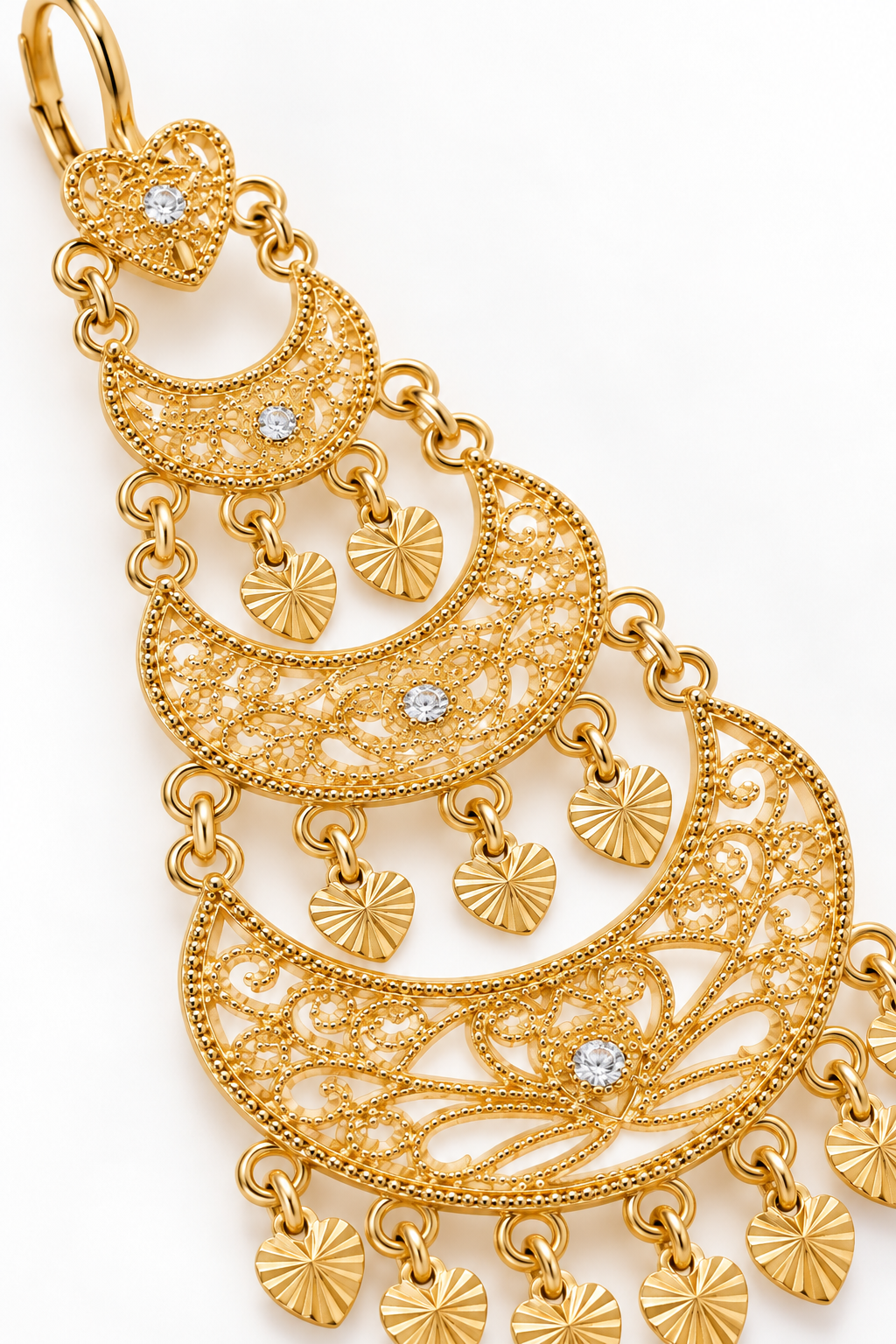 Boucle d'oreille Fatna, détail des motifs dorés